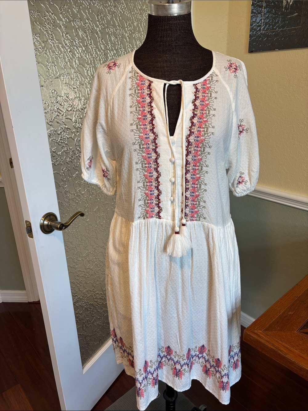 Knox Rose White Dress with Pink Embroidery. NWT M